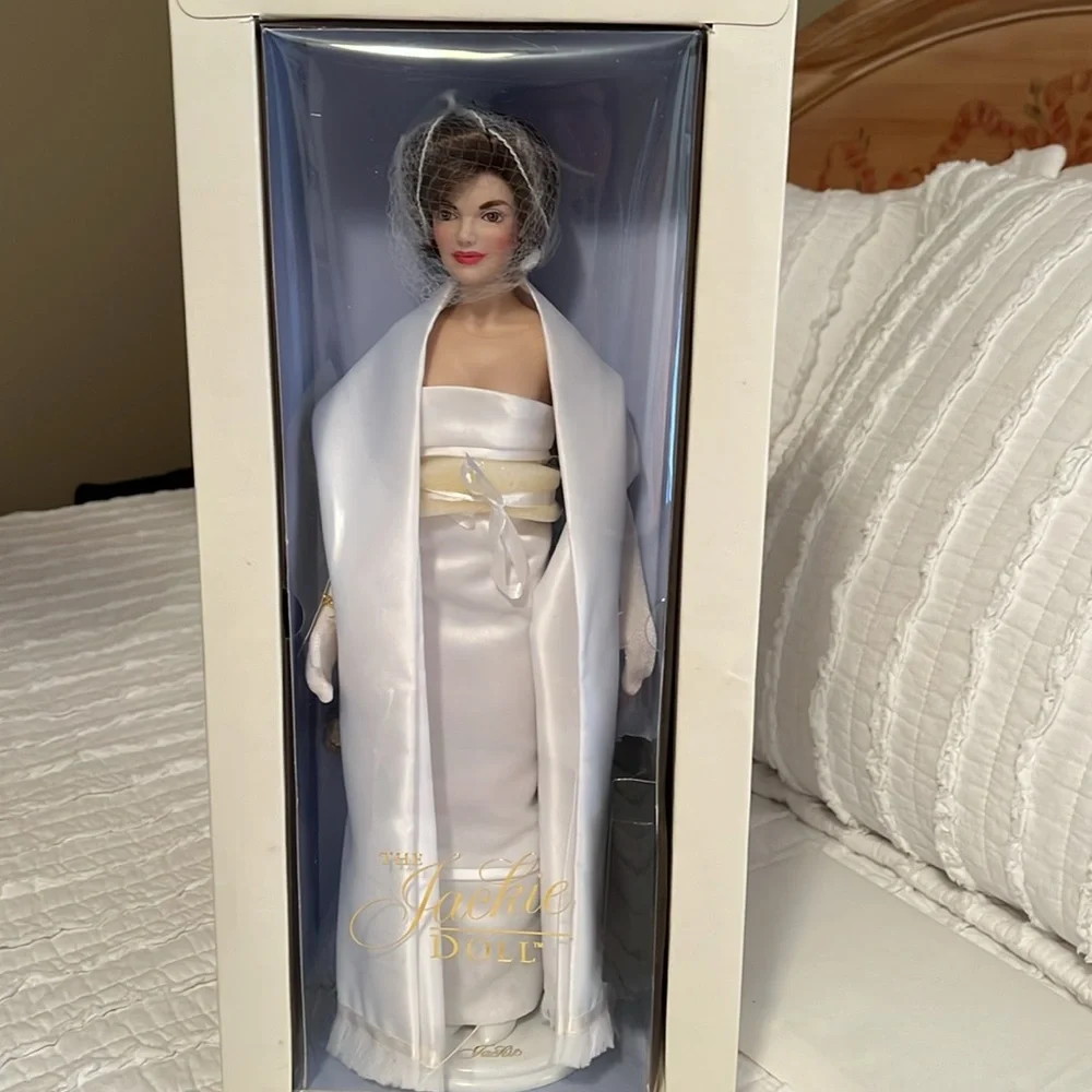 The Jackie Doll Franklin Heirloom Dolls NEW IN Box - Picture 4 of 4